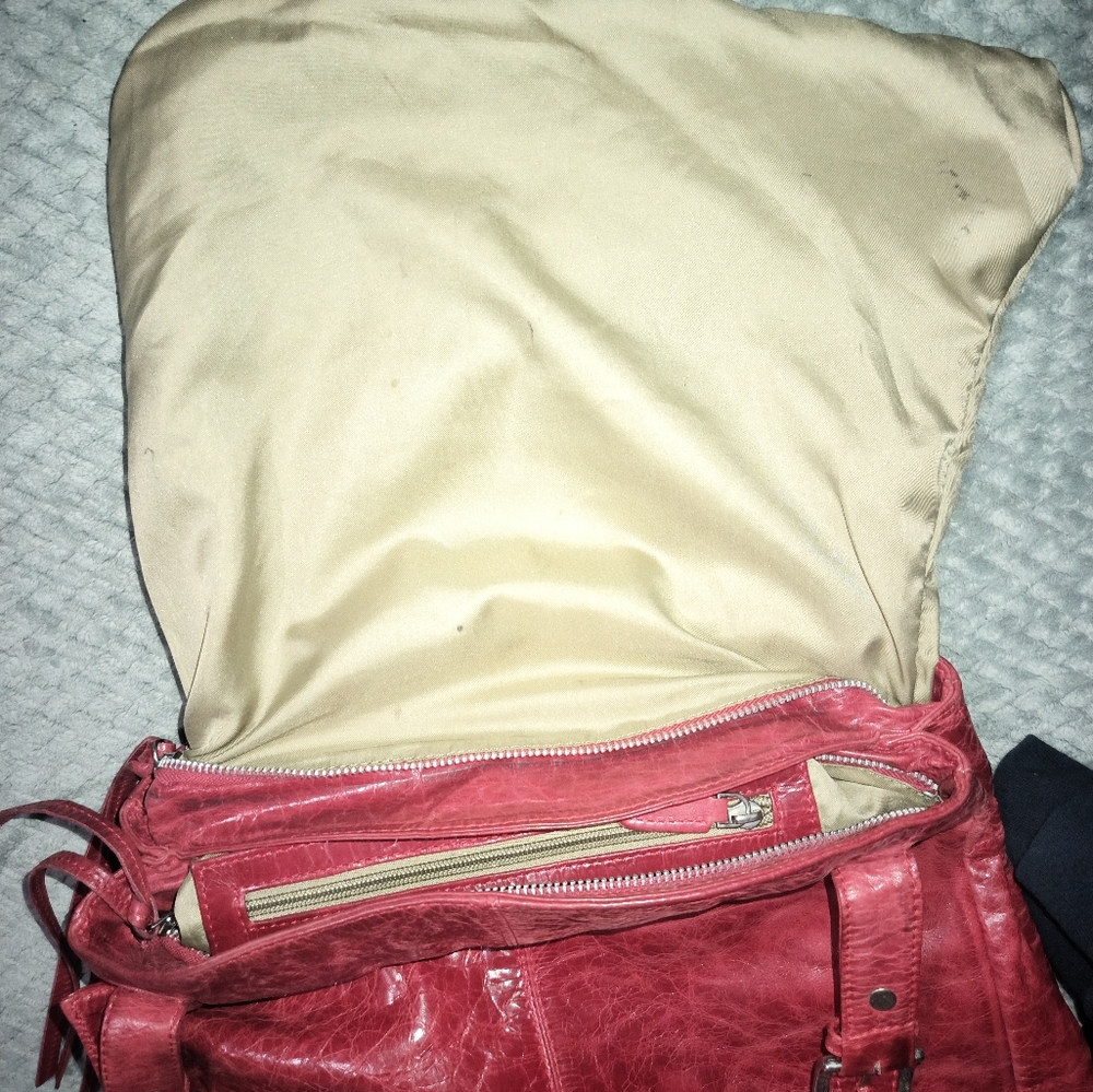 Latico Red Leather Shoulder Bag Double Zip. - Picture 13 of 16